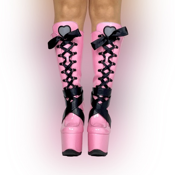 Monster High x YRU Draculaura Boots - Size 9 - Picture 9 of 11